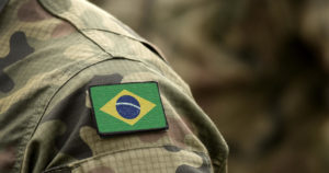 Bolsonaro segue priorizando militares, e os quer doutrinando servidores