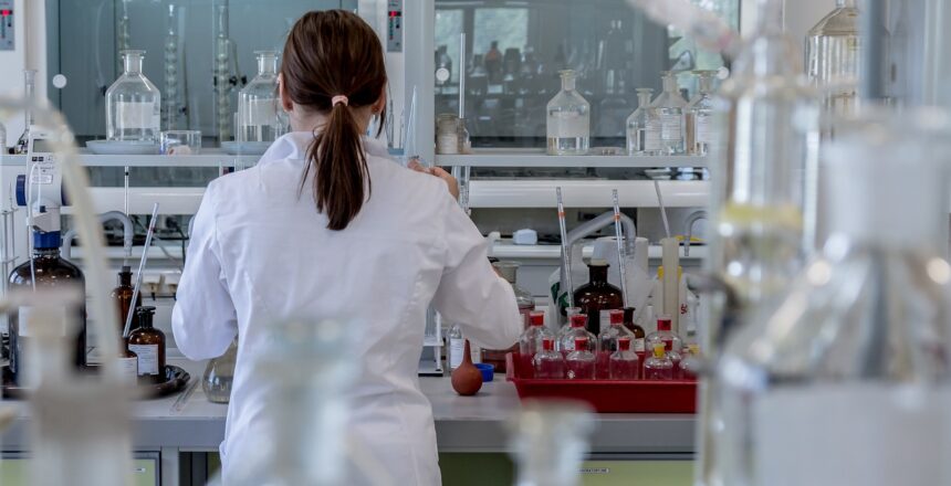 laboratory-2815641_1280